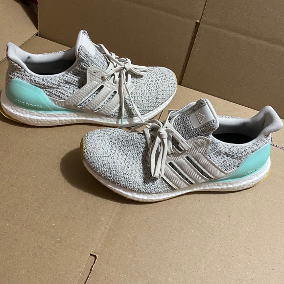 Size 8.5 women’s Ultraboost - Picture 2 of 3
